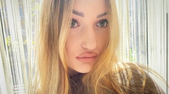 Eva_Harris Public Foto 4