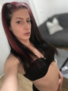 Larissa-TS Public Pic 4