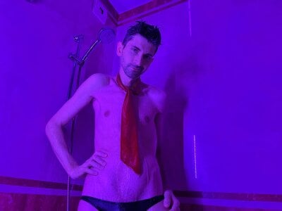 Edward-Myers A guy in a tie is waiting for you Pic 3