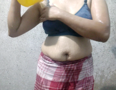 Indian_Mona_Bhabi Public Pic 5