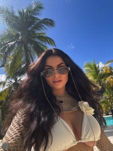 EmilyTrix Tropical Pic 2