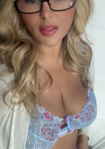 CurvyDanishGoddessXX Public Pic 5