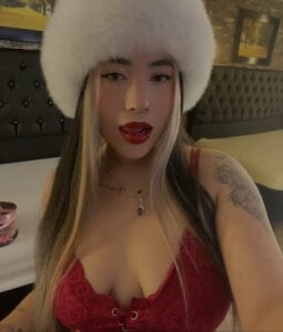 ManuelaVeelez MY ESSENCE Pic