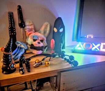 KinkyNoNameMarried Public  2. fénykép