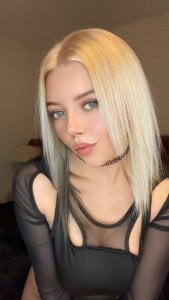 MonaNoire Public 3 Pic 6