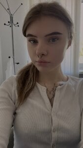 CarolinePepper Just in case you want to see how i look like :) Pic 3