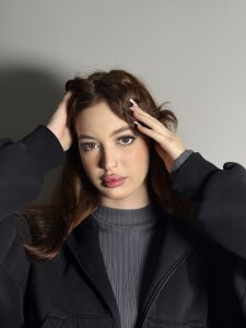 OlaGrayer Public Pic 5