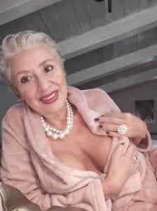 divinaerotica Public Pic 3