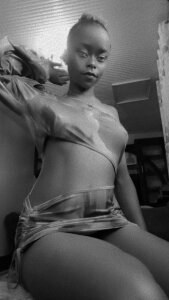 petite_XOXO