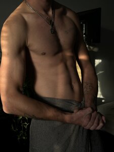 AdamGold01 Public Pic 9