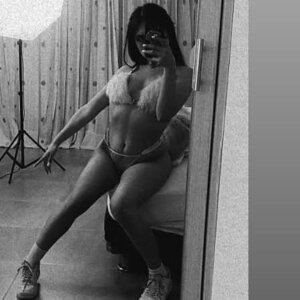 nicolet666lee Sexy in black Pic 2