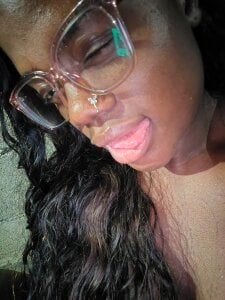 liarosee11 Happy New Year, my guys! 🖤👸🏾 Gambar 7