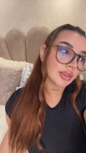 RenataPonce_ What do you perceive through my glasses? 🤭 Εικόνα