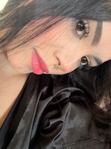 kate_morgann a pretty face and some kisses for you Pic 3