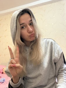 MaryBennetts Tits are shaking in anticipation of your step slika