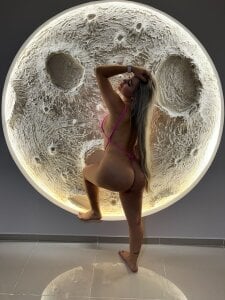 milaowens In the moon 😊 Foto