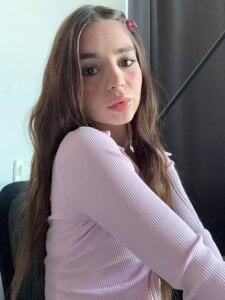 LauraHansil This lavender color makes me so cute🤩🙃 Pic 2