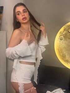 LauraHansil Beautiful set for streaming?🥰😉 Pic