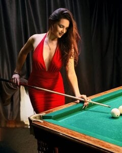 Vixsariaのmy sexy pool party😎の 4枚の写真