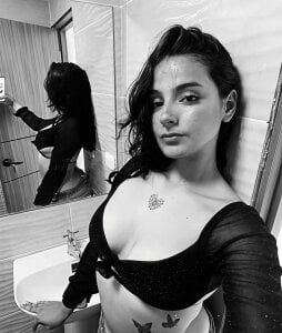 samanthaa_00 Public Pic 4