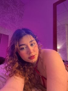 AdelaTaylor What do you prefer my pretty tits or my big ass?🥵😳 Pic 5