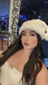 Emiily_Moore1 Christmas 🤍✨ Pic 4