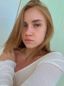Chat with 1Rayli_Anderson's Free Live Sex Cam & More
