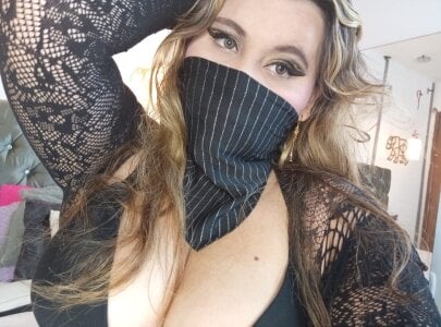 SalmaZaman A sexy arabe in black Pic 4