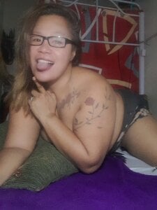 loriepinay46Redlips图片 3