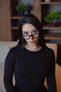 Monica_B_ Lady in black dress Pic