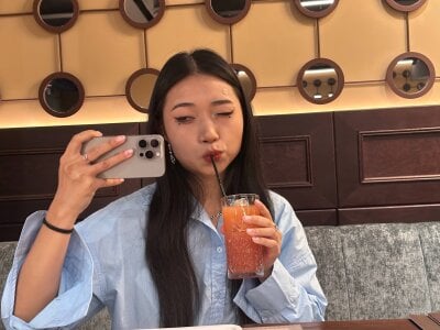 SweetMiaXO Rehearsal Room Heat Pic