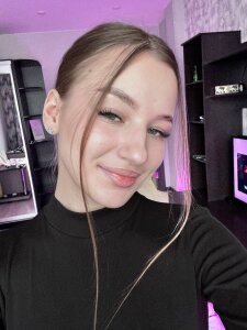 LeilaForrester Cam Model Profile | Stripchat