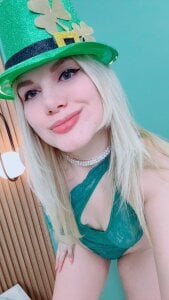 Crystal-Woods Happy St. Patrick’s Day… come get your dose of good luck.💚 😉 Pic 4