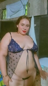 Scarleth-Curvy Public Pic 5