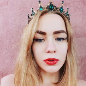 Jana-Bella Queen Moments Pic 4