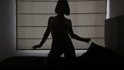 Rue_Bellafire Playing with shadows 💕 Pic 5