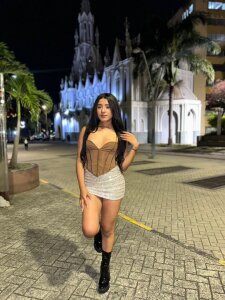 ScarlettVell A QUIET WALK Billede 2