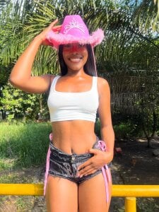 tammy__brown I am a little cowgirl who tames hearts💄🤎 Pic