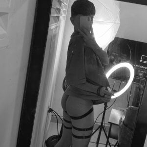 chica sexy🖤 de Chris_boy_  2 photos