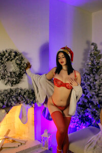 MaddisonLowe Merry Christmas lowe Pic 6