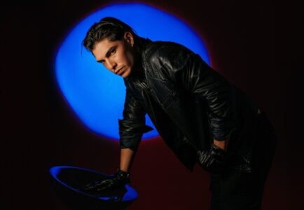 Hello de Karimferrer  2 photos