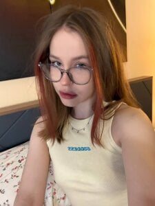 MaliaBourraine do these glasses look good on me? Pic 3