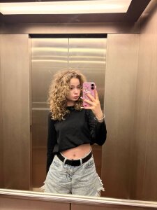 Sabrinacurly selfie in the mirror Poză 2