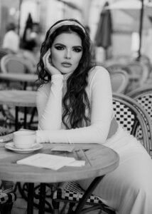 DesireMilf Old money MILF Poză 2