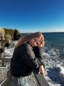 HaleyReedme A walk in the sea 🌊 side ❤️🌅 Immagine  7