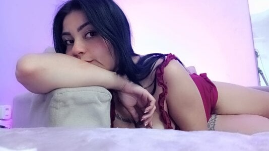 mei_kora I like how red looks on me slika