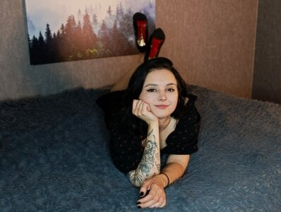 _EVA_GREEN Which dress is better?👗 Pic 2