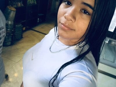 Keely_white Public slika 4