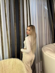 EasterEliot Hot kiss Pic 4