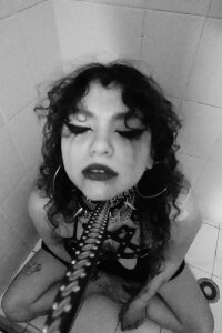 Athena_Roberts Public Pic